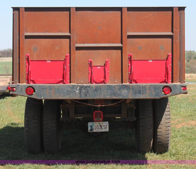 image for item H5712 1975 International Loadstar 1600 grain truck