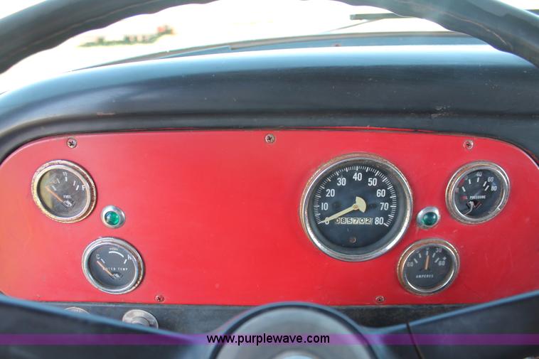 image for item H5712 1975 International Loadstar 1600 grain truck