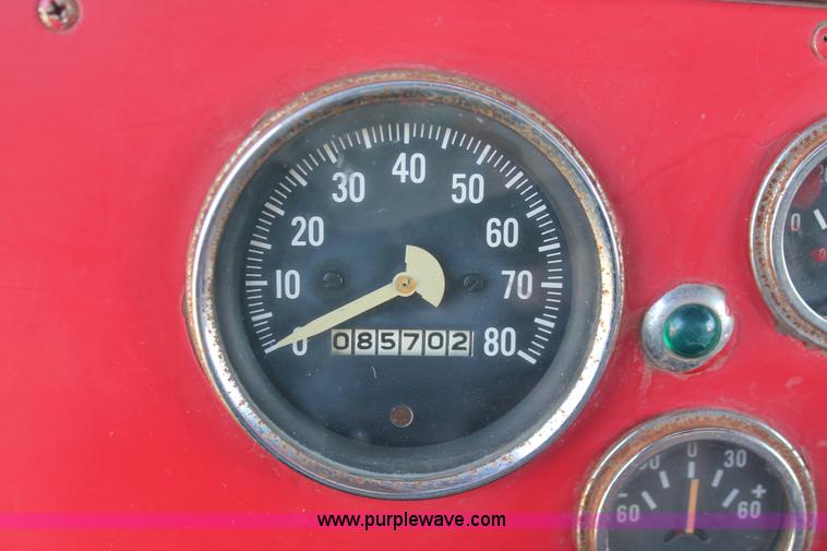 image for item H5712 1975 International Loadstar 1600 grain truck