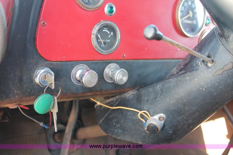 image for item H5712 1975 International Loadstar 1600 grain truck