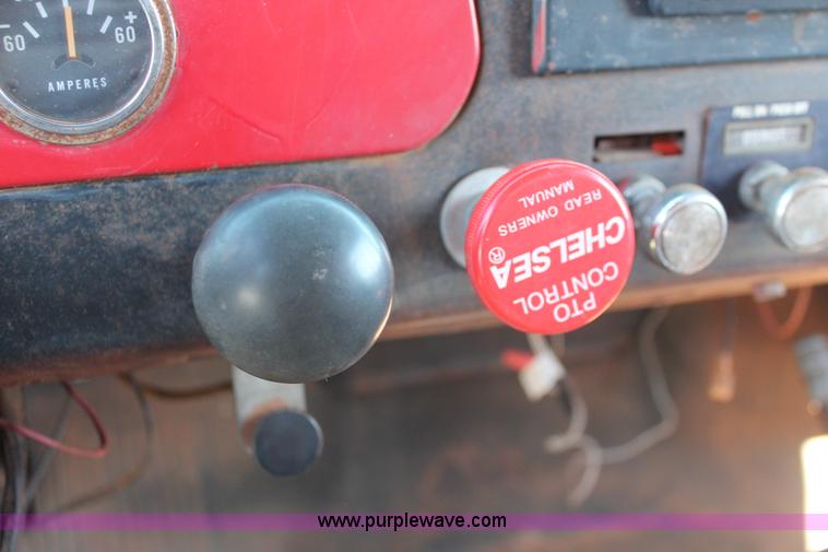 image for item H5712 1975 International Loadstar 1600 grain truck