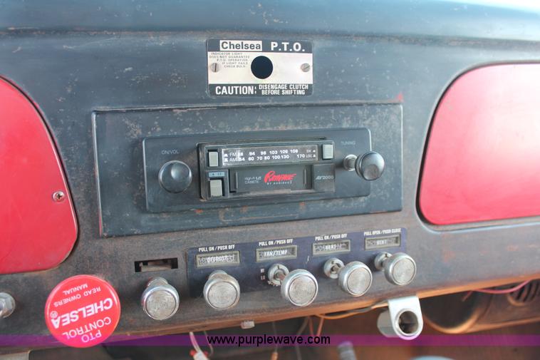 image for item H5712 1975 International Loadstar 1600 grain truck