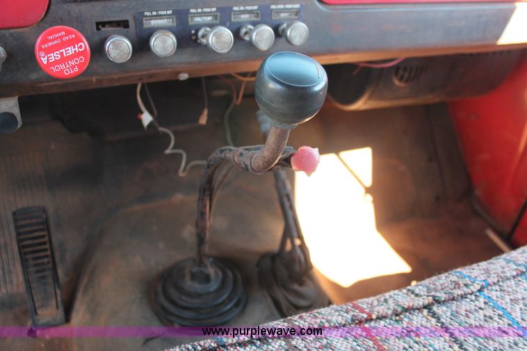 image for item H5712 1975 International Loadstar 1600 grain truck