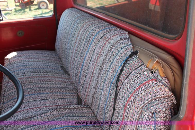 image for item H5712 1975 International Loadstar 1600 grain truck