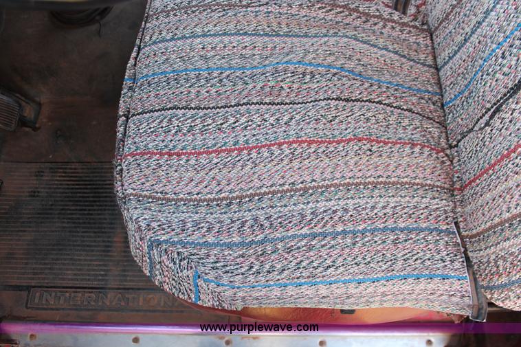 image for item H5712 1975 International Loadstar 1600 grain truck