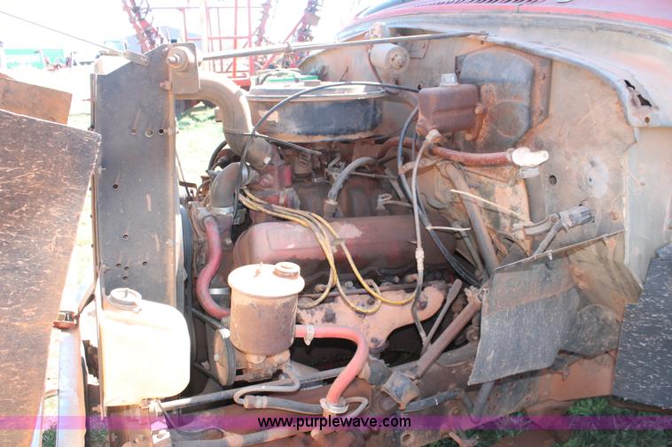 image for item H5712 1975 International Loadstar 1600 grain truck