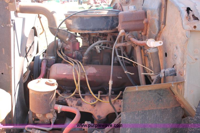 image for item H5712 1975 International Loadstar 1600 grain truck