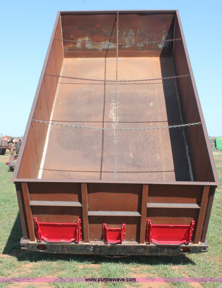 image for item H5712 1975 International Loadstar 1600 grain truck