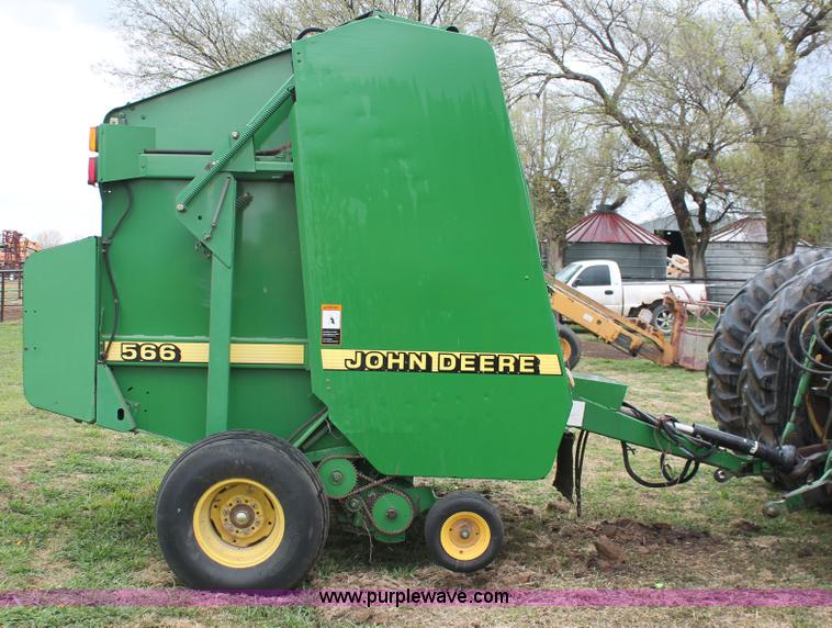 image for item H5723 2000 John Deere 566 round baler