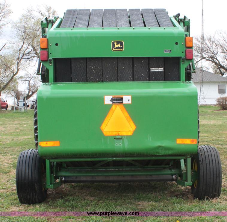 image for item H5723 2000 John Deere 566 round baler