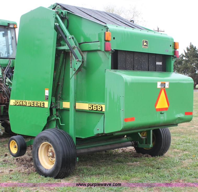image for item H5723 2000 John Deere 566 round baler