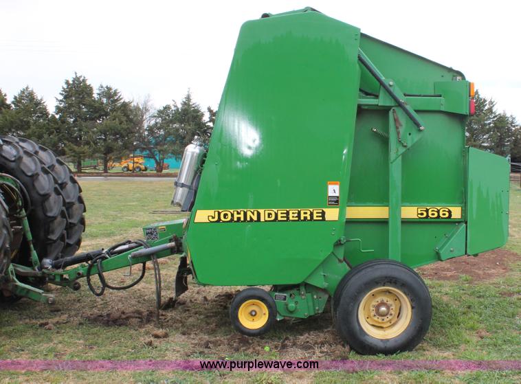 image for item H5723 2000 John Deere 566 round baler