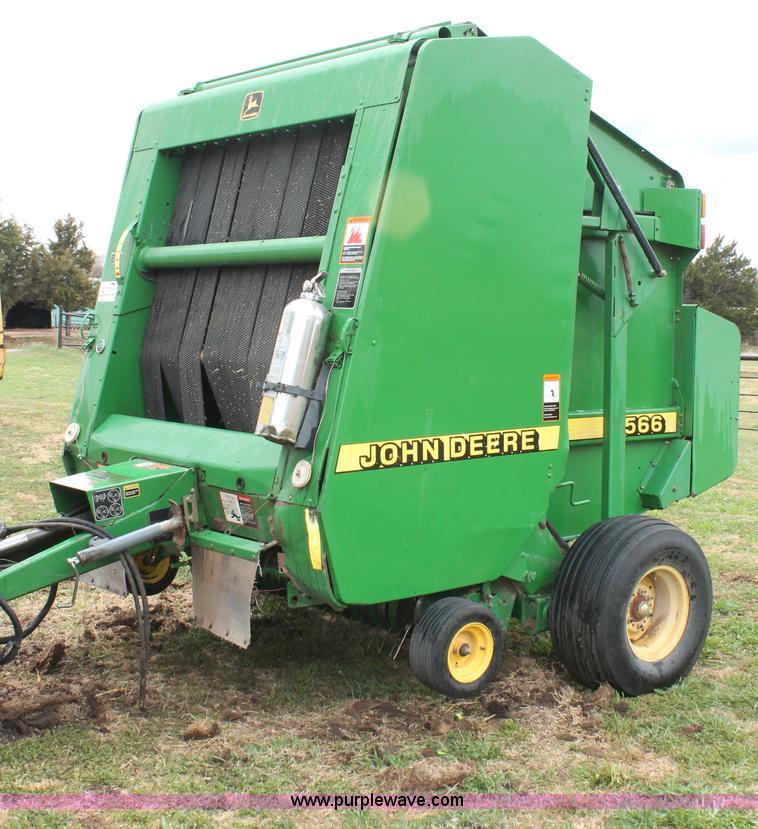 image for item H5723 2000 John Deere 566 round baler