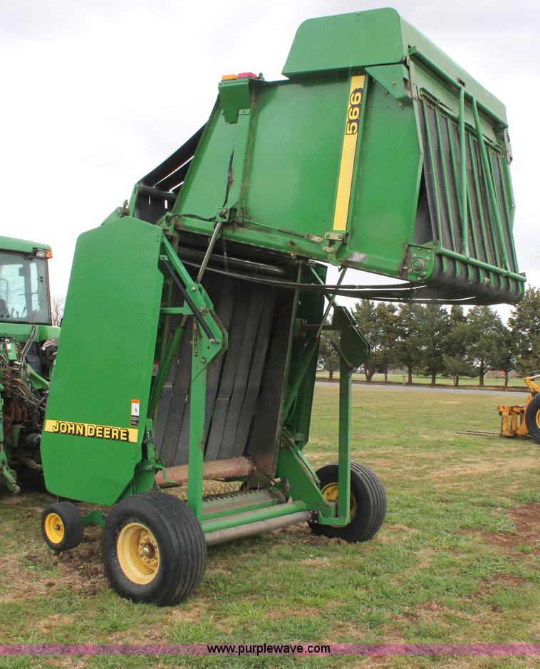 image for item H5723 2000 John Deere 566 round baler