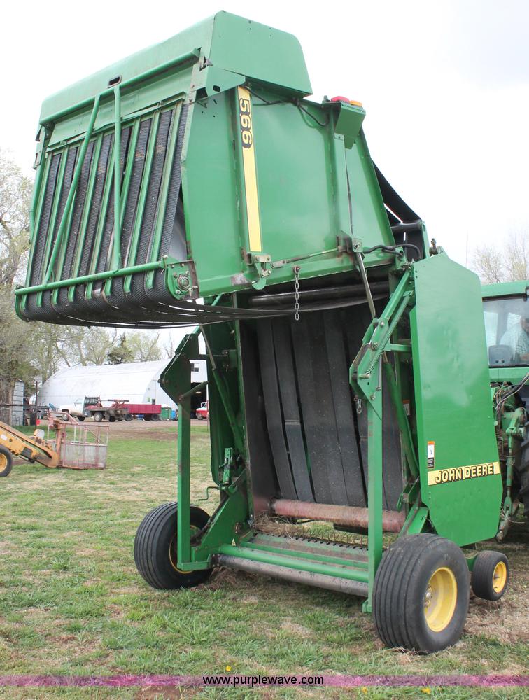 image for item H5723 2000 John Deere 566 round baler