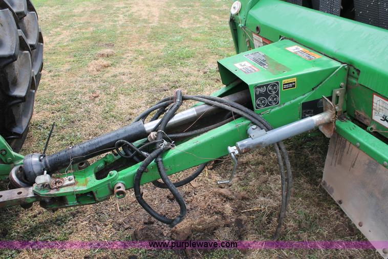 image for item H5723 2000 John Deere 566 round baler