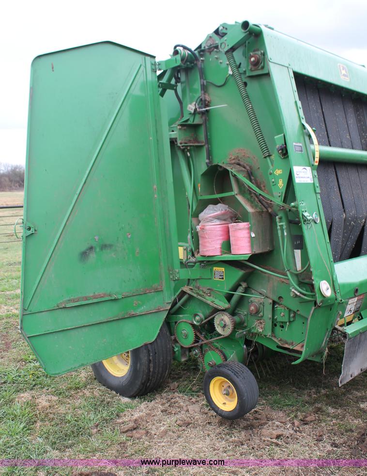image for item H5723 2000 John Deere 566 round baler
