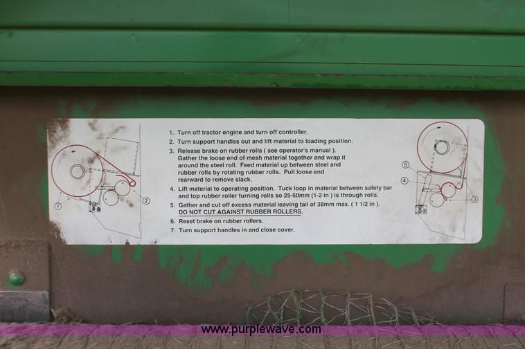 image for item H5723 2000 John Deere 566 round baler