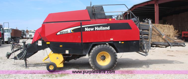 image for item H6089 2007 New Holland BB940A large square baler
