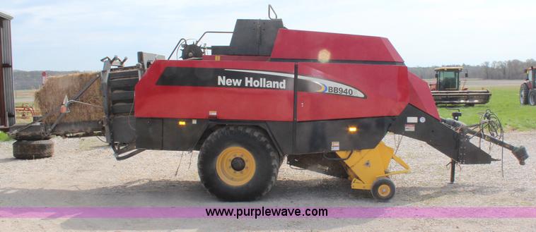 image for item H6089 2007 New Holland BB940A large square baler