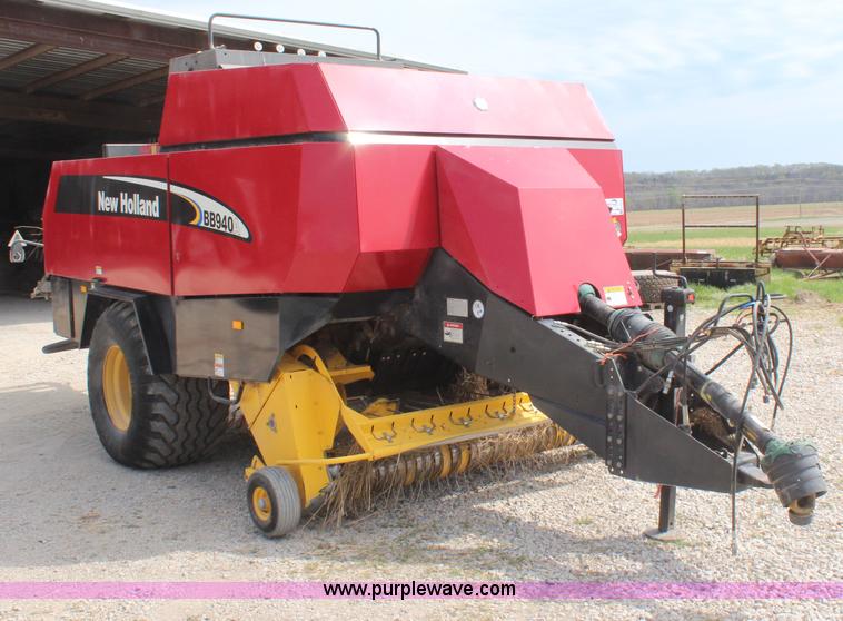 image for item H6089 2007 New Holland BB940A large square baler