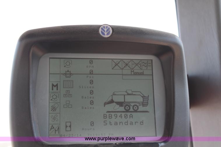 image for item H6089 2007 New Holland BB940A large square baler