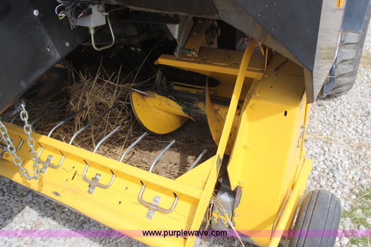 image for item H6089 2007 New Holland BB940A large square baler