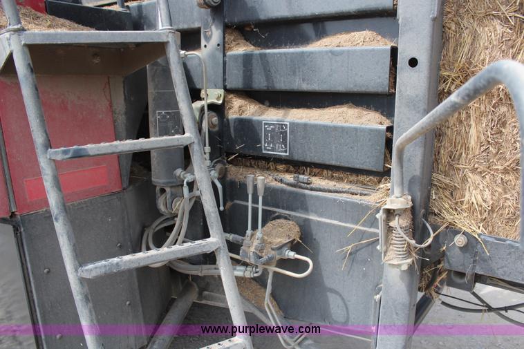 image for item H6089 2007 New Holland BB940A large square baler