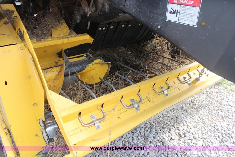 image for item H6089 2007 New Holland BB940A large square baler