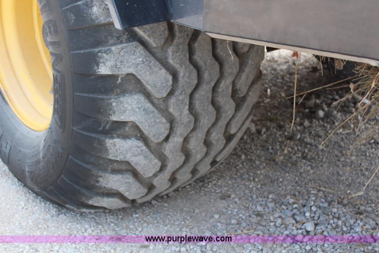 image for item H6089 2007 New Holland BB940A large square baler