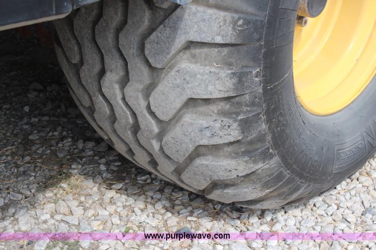 image for item H6089 2007 New Holland BB940A large square baler