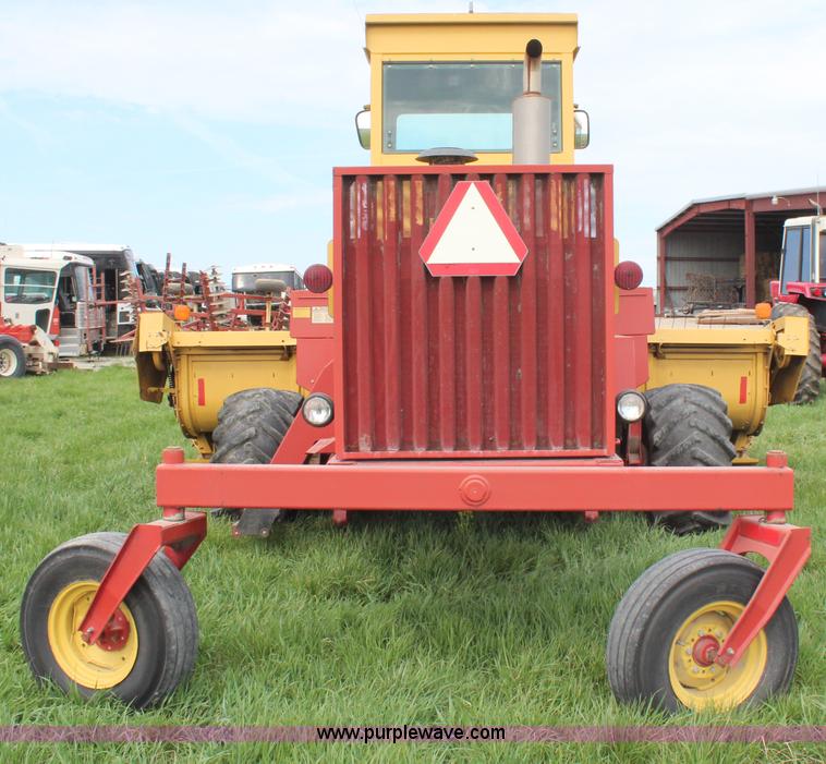 image for item H6091 1990 New Holland 1118 swather