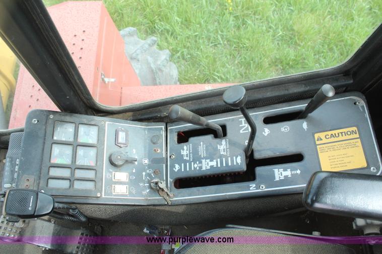 image for item H6091 1990 New Holland 1118 swather