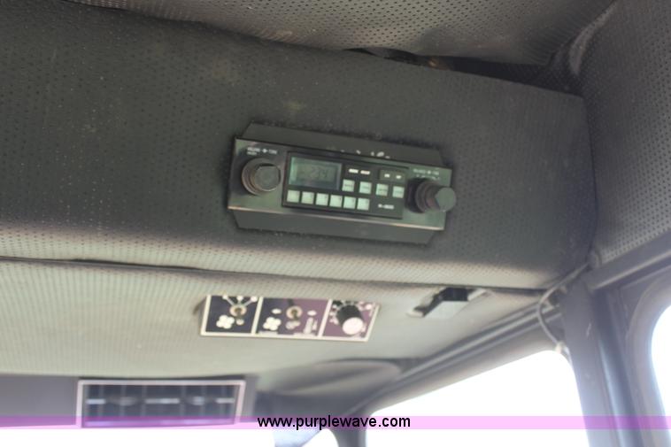 image for item H6091 1990 New Holland 1118 swather