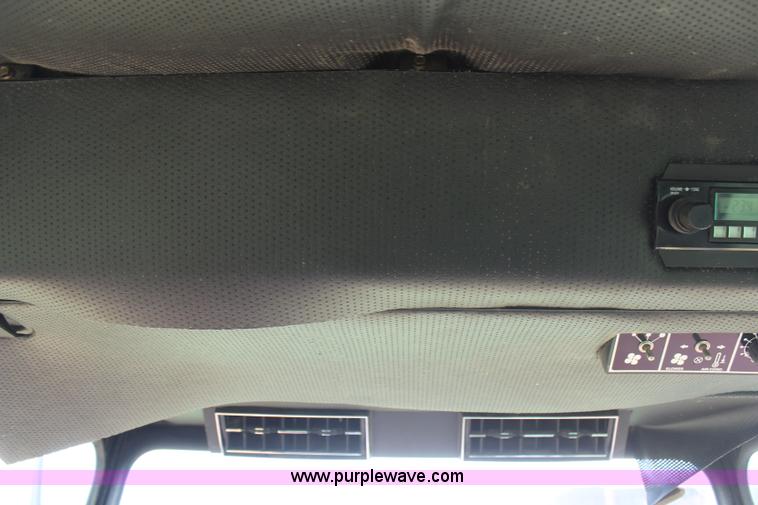 image for item H6091 1990 New Holland 1118 swather