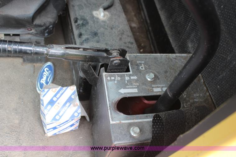 image for item H6091 1990 New Holland 1118 swather