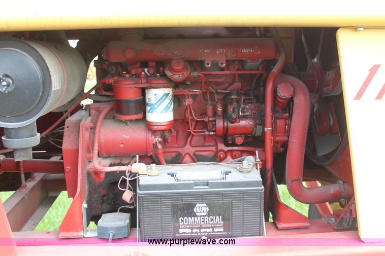 image for item H6091 1990 New Holland 1118 swather