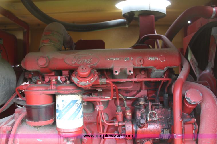 image for item H6091 1990 New Holland 1118 swather