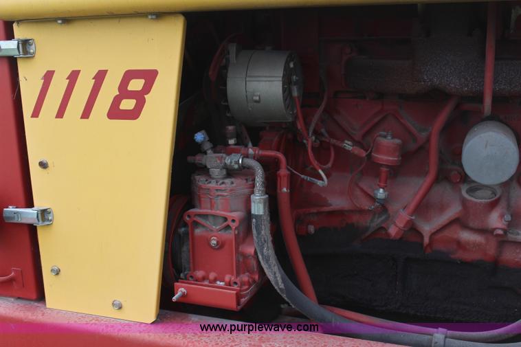 image for item H6091 1990 New Holland 1118 swather