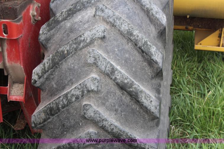 image for item H6091 1990 New Holland 1118 swather