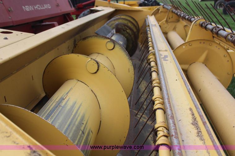 image for item H6091 1990 New Holland 1118 swather