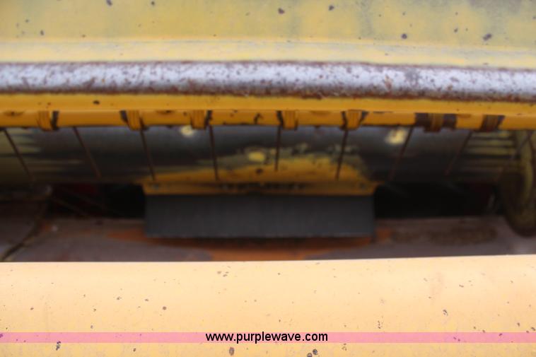 image for item H6091 1990 New Holland 1118 swather