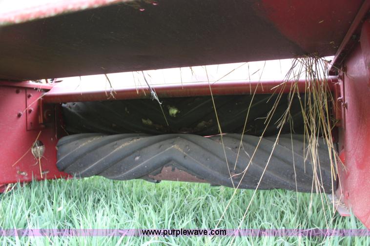 image for item H6091 1990 New Holland 1118 swather