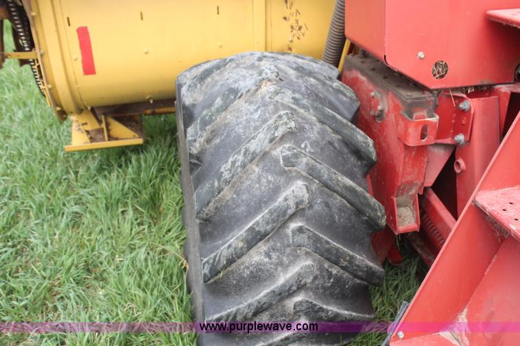 image for item H6091 1990 New Holland 1118 swather