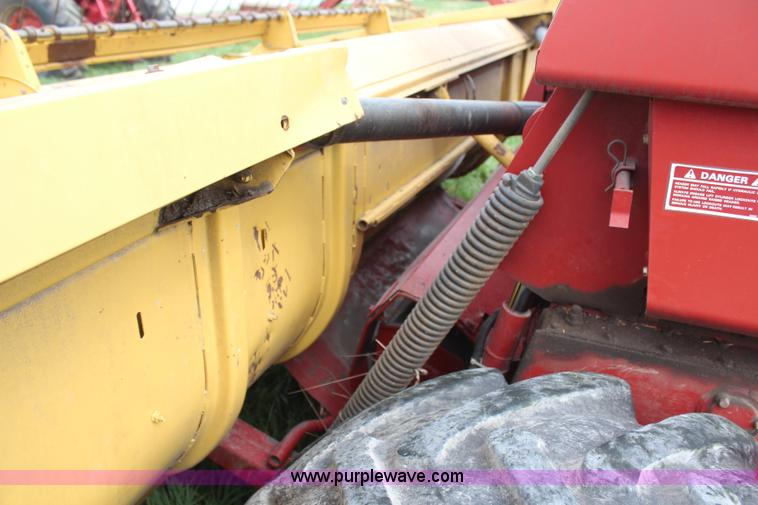 image for item H6091 1990 New Holland 1118 swather