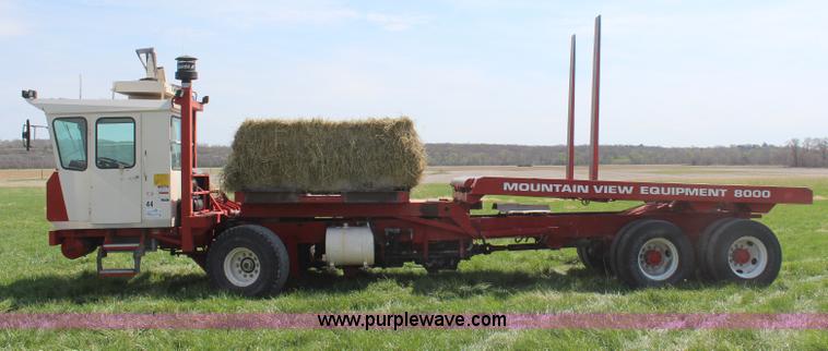 image for item H6092 1993 Mountain View Equipment MVE 8000 self-propelled big bale accumulator