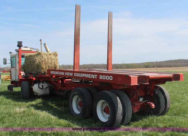 image for item H6092 1993 Mountain View Equipment MVE 8000 self-propelled big bale accumulator