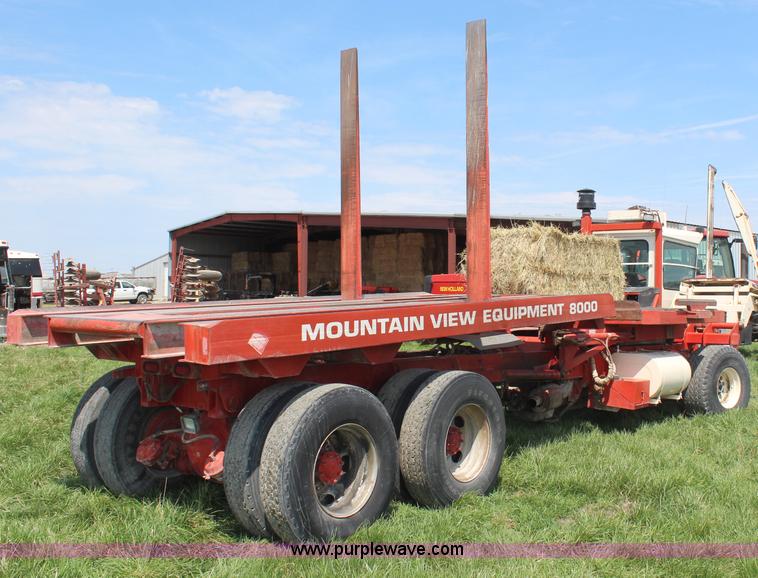 image for item H6092 1993 Mountain View Equipment MVE 8000 self-propelled big bale accumulator