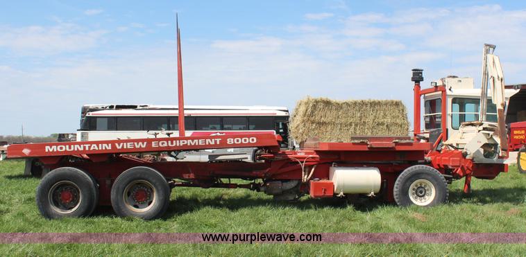 image for item H6092 1993 Mountain View Equipment MVE 8000 self-propelled big bale accumulator