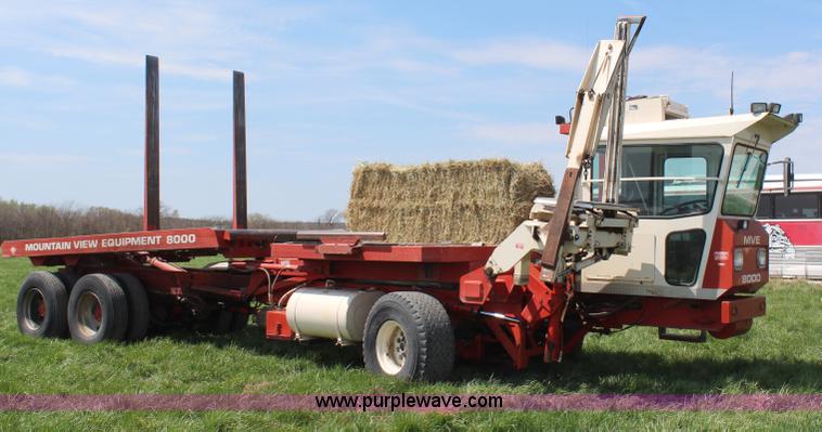 image for item H6092 1993 Mountain View Equipment MVE 8000 self-propelled big bale accumulator